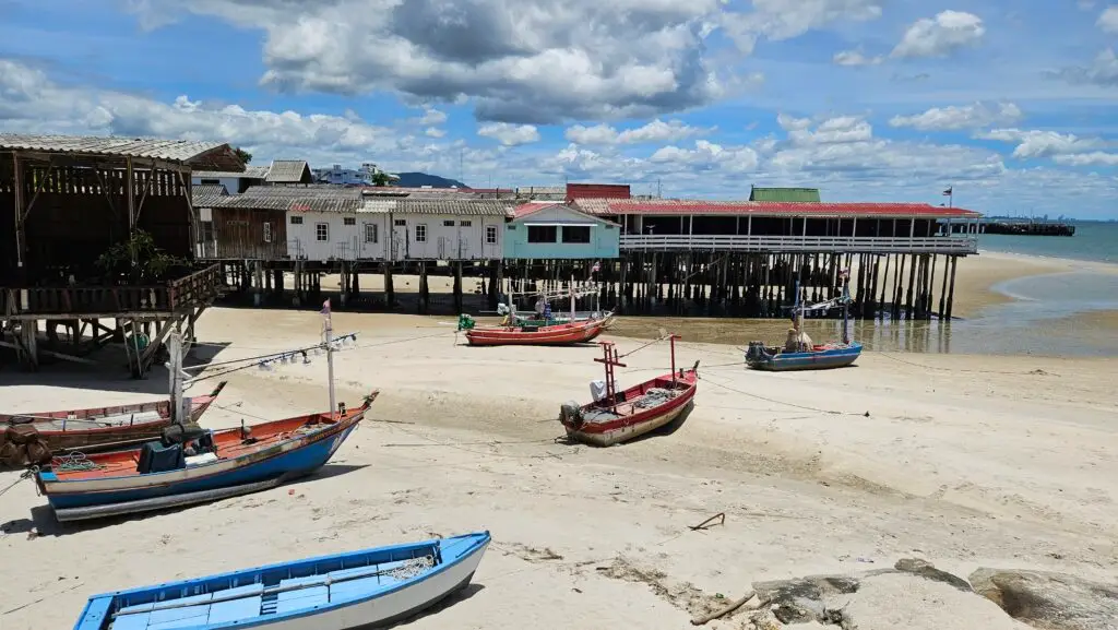 bateaux sur la plage de hua hin